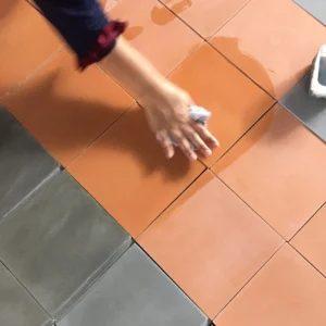 proses pemasangan tegel
